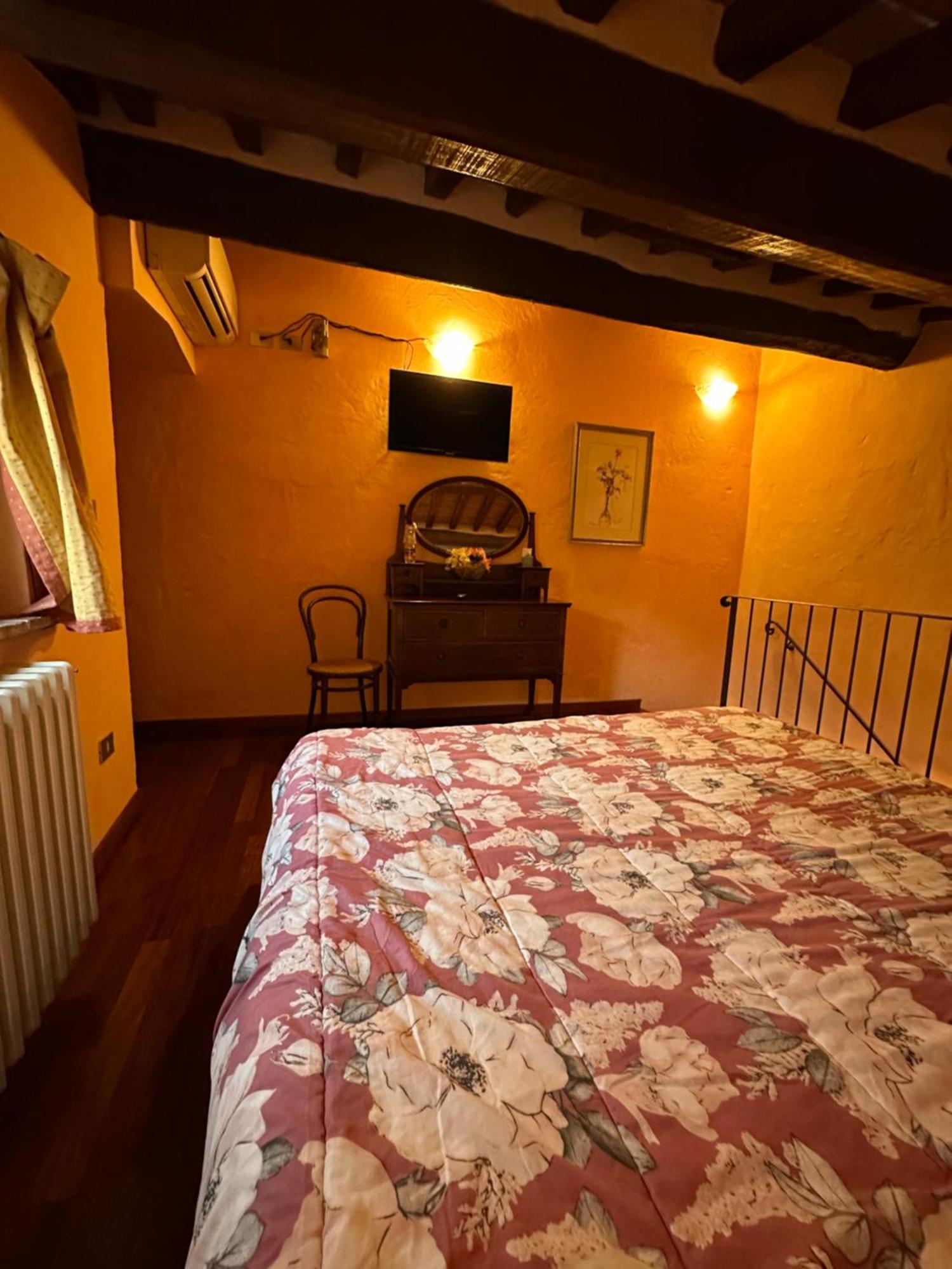 サンセポルクロ ロカンダ グイディ Bed & Breakfast エクステリア 写真